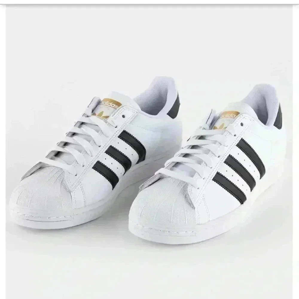 Adidas “Stan Smith” Superstar tennis shoes size 1. In good condition.
